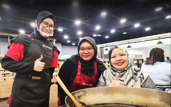 Mr.Dakgalbi Kelantan (KB Mall) - Friendly staff awaits you